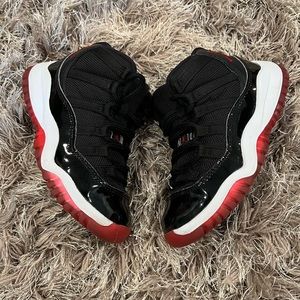Jordan 11 Retro (PS) black/true red-white size 11C in Excellent Condition